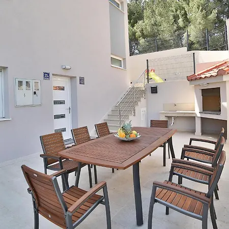 Holiday home Awesome Home In Zedno With Outdoor Swimming Pool