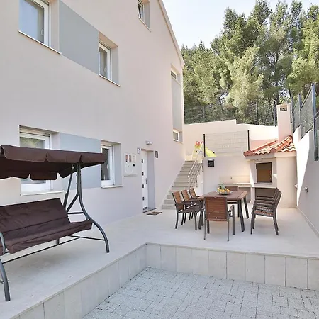 Awesome Home In Zedno With Outdoor Swimming Pool Trogir