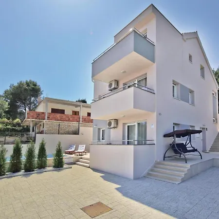 Awesome Home In Zedno With Outdoor Swimming Pool * Trogir