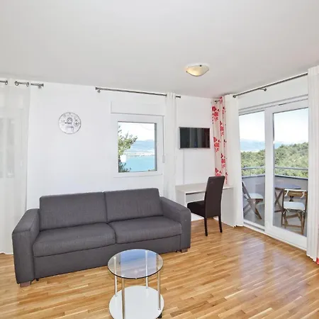 Awesome Home In Zedno With Outdoor Swimming Pool Trogir