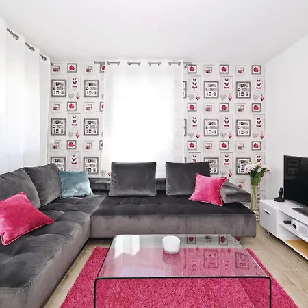 Awesome Home In Zedno With Outdoor Swimming Pool Holiday home Trogir