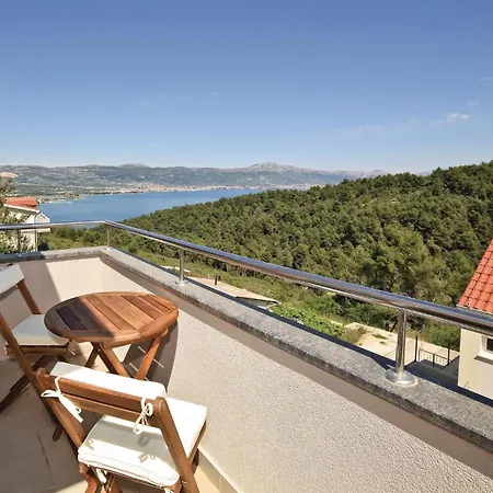 Awesome Home In Zedno With Outdoor Swimming Pool