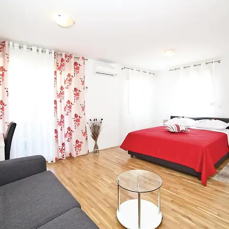 Holiday home Awesome Home In Zedno With Outdoor Swimming Pool *