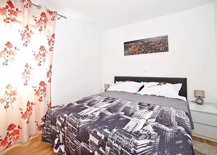 Zedno With Sea View 12 בית נופש